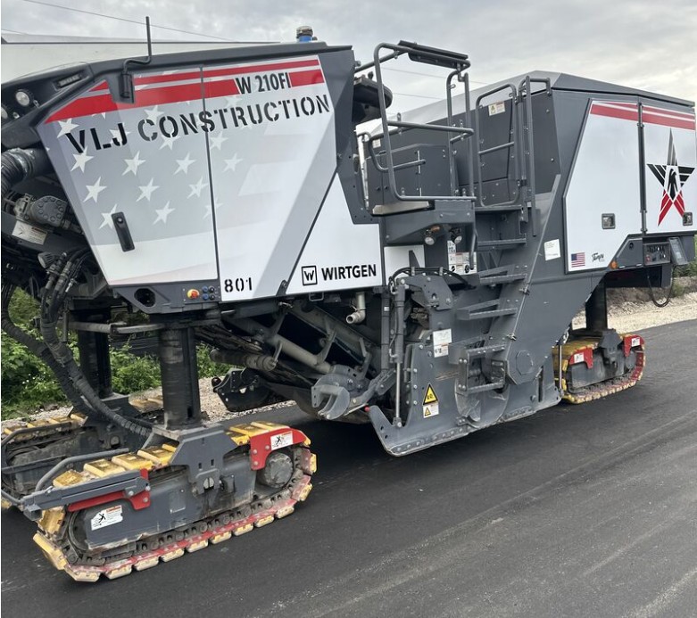 VLJ crew cold milling asphalt with a Wirtgen machine